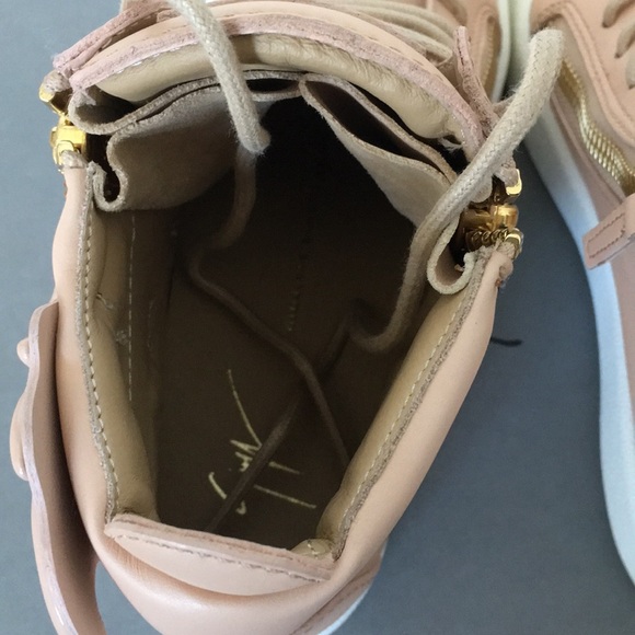 💋Giuseppe Zanotti Leather Wings High-Top Sneakers - Picture 4 of 7